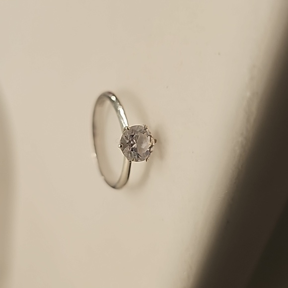 Jewelry - Sterling silver pretty ring